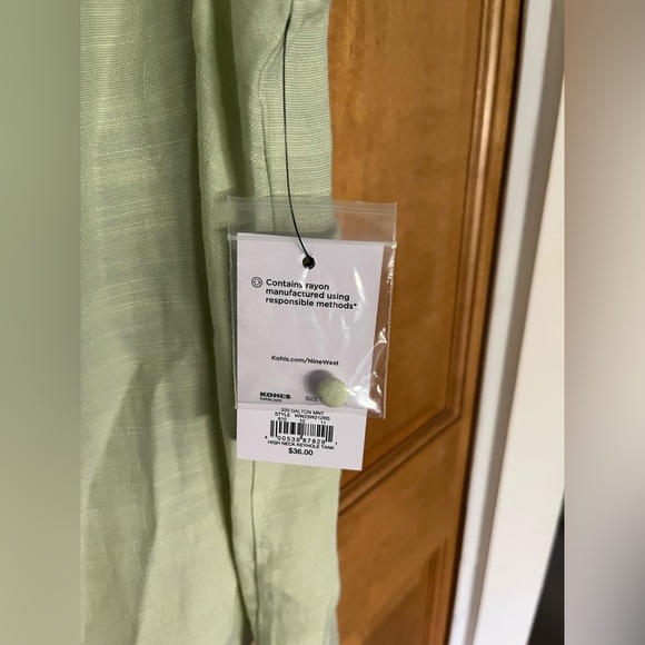 🌺 Nine West High Neck Keyhole Tank in Dalton Mint ✨ NWT - Picture 4 of 9